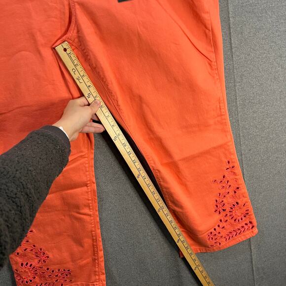 Laurie Felt Regular Daisy Floral Embroidered Ankle_Jeans Light Coral Plus 24 - Picture 11 of 14